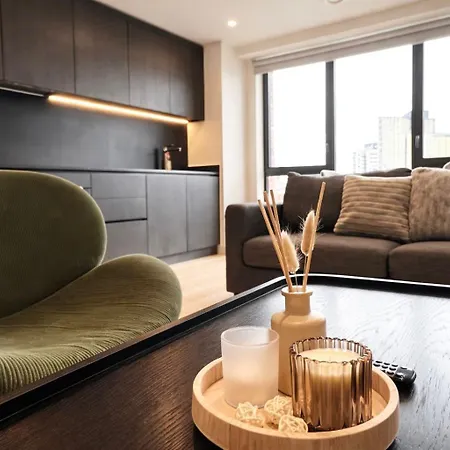 Industrial Luxe 2br Designer Flat Near Victoria Daire