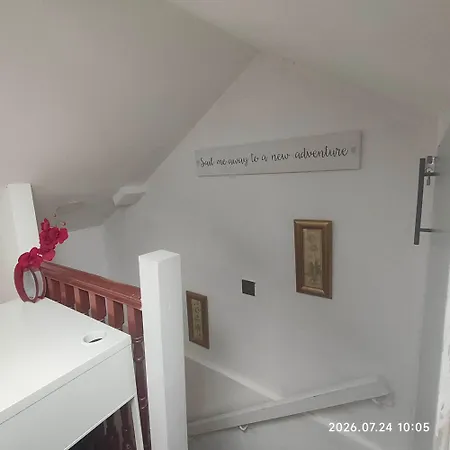 Entire 1St Floor Apartment With Free Parking In Hyde Road Opposite Gorton Tesco Extra 公寓 *
