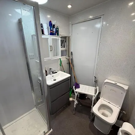Ground Floor 1 Bed Flat Free Parking Near Tram * Manchester