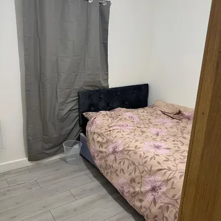 2 Bed Flat In Cheetham Hill, Apartmán *