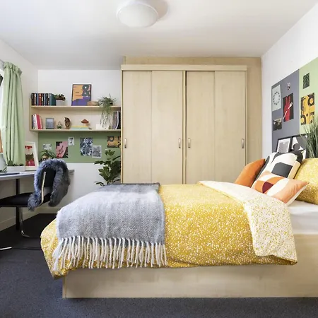 Apartmán For Students Only — Sir Charles Groves Hall, *