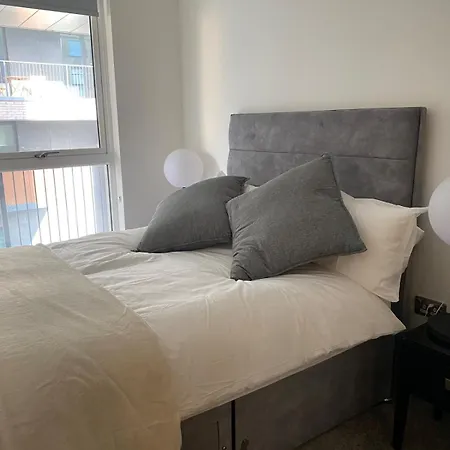 Luxury 2 Bed 3 Bathroom With Balcony, Middlewood Plaza Salford Daire