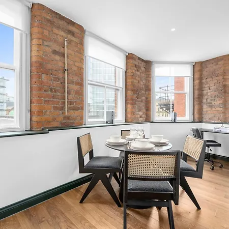 Modern 2br I Workspace I Centre I 3 Beds *