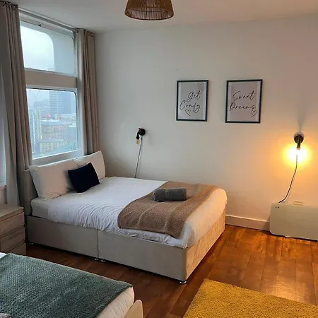 Sleeps 6 With Air Conditioning *
