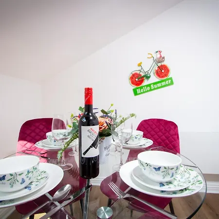 Stylish Newly Refurbished 2br Flat In Manchester