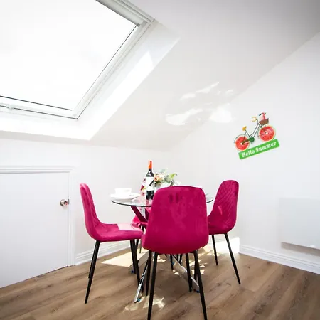 Stylish Newly Refurbished 2br Flat In