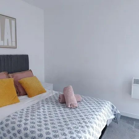 Bee Kinetic - Modern Penthouse Duplex Wifi Netflix With Paid Parking