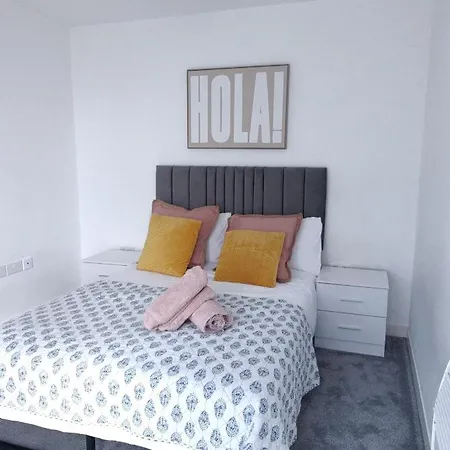 아파트 Bee Kinetic - Work N Relax With 500mbps Wifi - Modern Penthouse Duplex With Juliet Balconies, Netflix And Paid Parking *