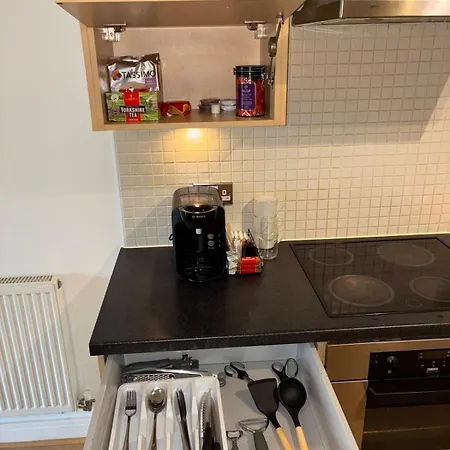 Didsbury 2-Bed With Free Parking & 2 Balconies Манчестер