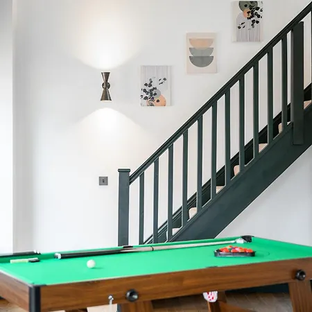 Spacious 2br I Pool Table I Workspace I Centre Appartement *