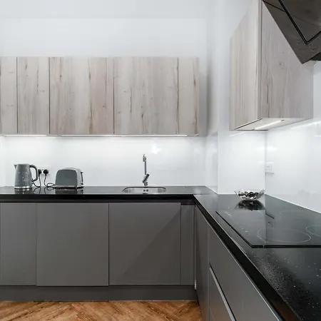 Convenient 3bed Flat W Security דירה מנצ'סטר