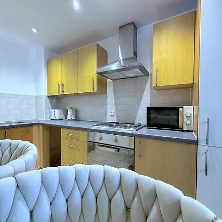 Elite Serviced 2br Balcony Centre