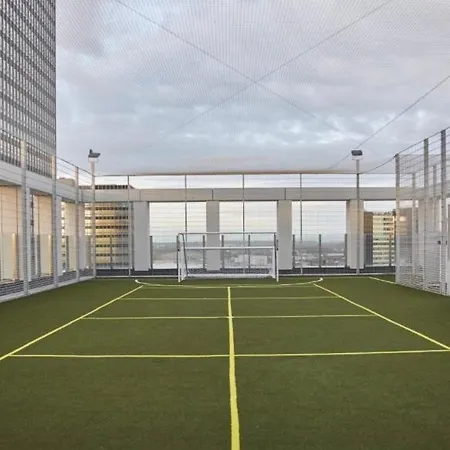 Cloud32 - Luxury Two Bedroom In Centre With Skyline Views