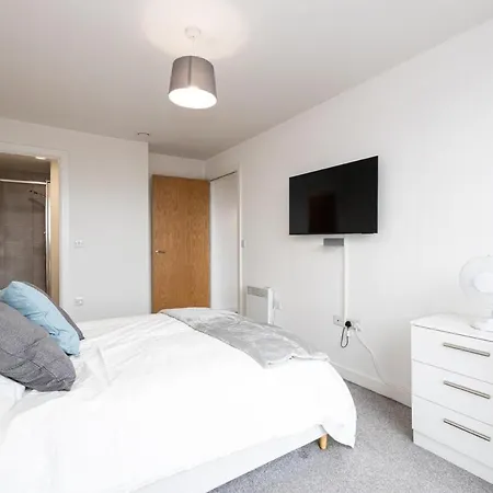 River Irwell View 2br With Parking & Balcony Daire