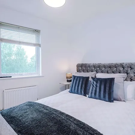 Modern 2br Parking For 2 Walk To Co-op Live Διαμέρισμα