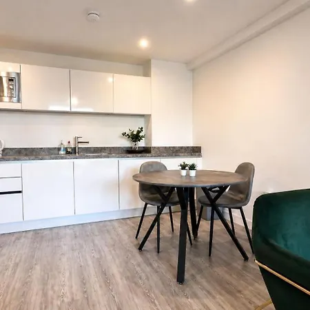 Luxury 2 Bed Duplex In Town Centre