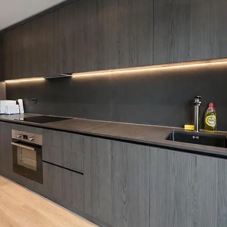 Daire Industrial Luxe 2br Designer Flat Near Victoria *