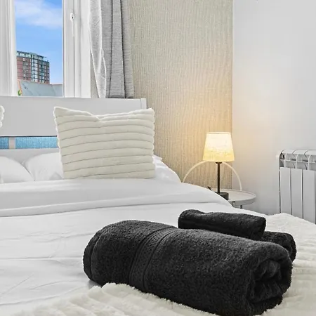 Prime Location Pad Free Parking Ps4 Wifi Tourists * Manchester