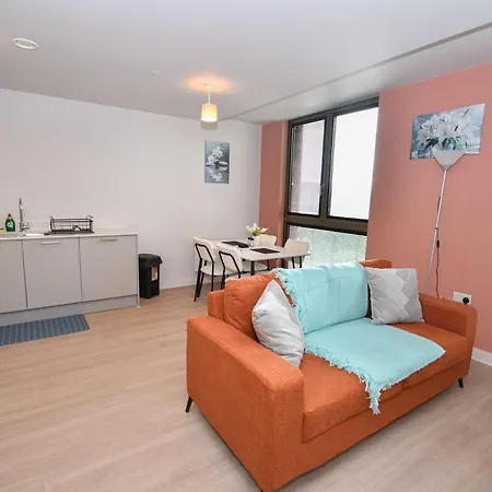 Modern & Bright 2 Bed Nr Old Trafford Daire