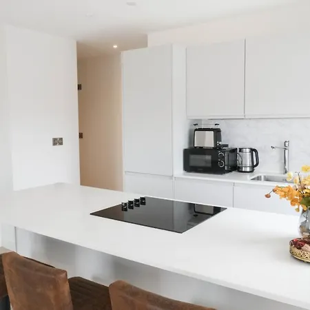 Waterfront Luxury 2br Flat Salford *