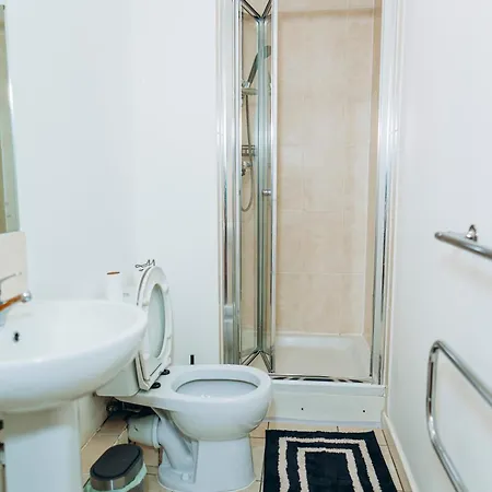 Daire Stylish Centre - 3 Double Bedrooms - Sleeps Up To 10