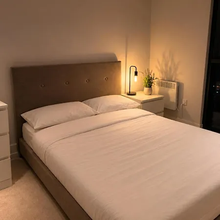 Retreat Ao Arena Nq * Μάντσεστερ