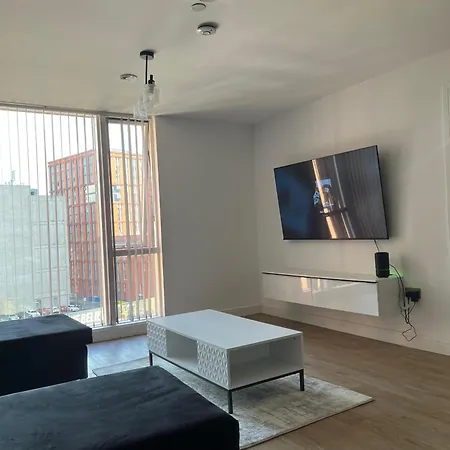 Daire Balcony View Deluxe 2 Bed Ao Arena & Victoria Stn *