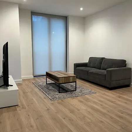 Daire High-end 2-bed Retreat - Ao Arena & Victoria Stn