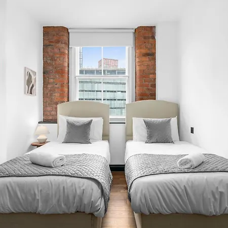 Modern 2br I Workspace I Centre I 3 Beds