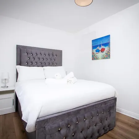 Stylish Newly Refurbished 2br Flat In Manchester