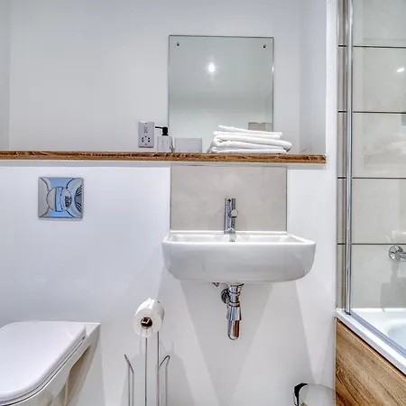 Manchester, Eccles 2 Bedroom & 1 Bedroom Apartments, Close To Old Trafford, Salford, *