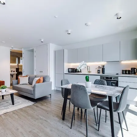 Luxury 2bdr 2 Bath Centre Daire