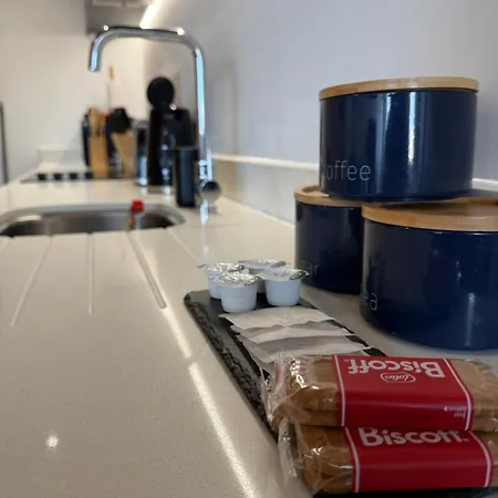 2 Bedroom 2 Bathrooms - Modern - Old Trafford - City Centre - Rooftop Access Daire Manchester