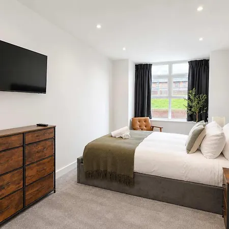 Sleeps 6 - 2br - Free Parking - Daire