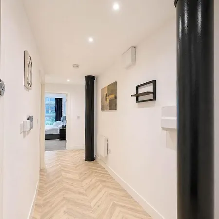 Daire Stylish 1br - Sleeps 4 - Free Parking - Manchester