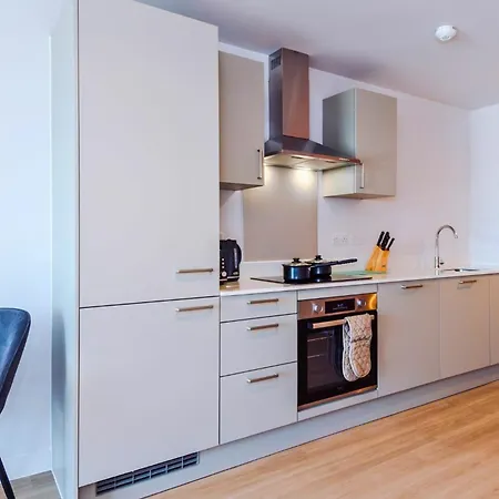 1bdr Old Trafford View Rooftop Terrace Apartman *