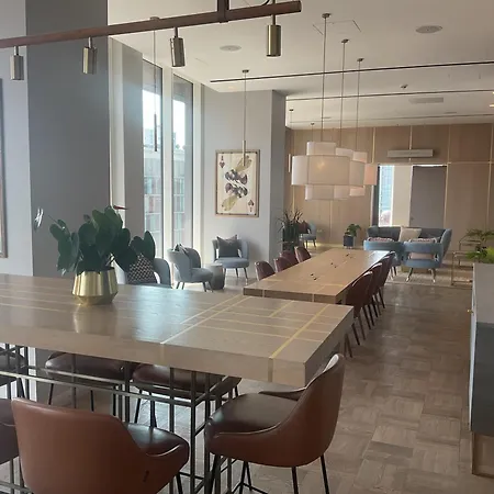 Апартаменты Cloud32 - Luxury Two Bedroom In Centre With Skyline Views *