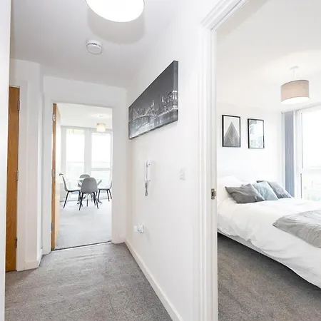 River Irwell View 2br With Parking & Balcony Manchester