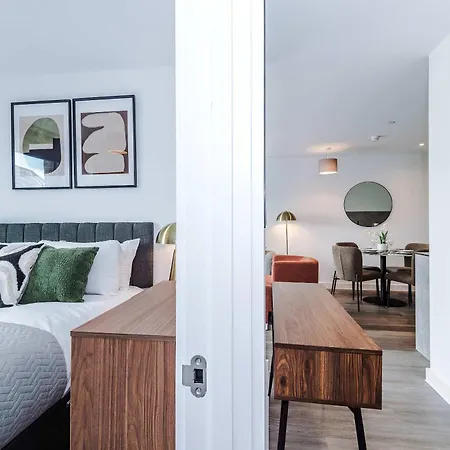 Stylish 2br In Centre *