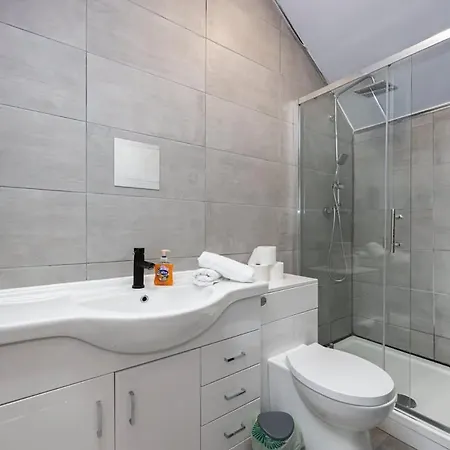 Stylish Didsbury - Walk To Train Station *