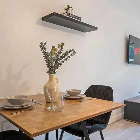아파트 Luxury 2 Bed Open Plan In Wythenshawe