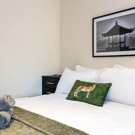 Chic Near Old Trafford & Exchange Quay Tram Apartmán