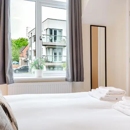 2 Bed Salford L Free Private Parking L Contractors & Families L Sleeps 4 L Free 1 Hr Early Check-in Апартаменты *