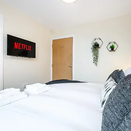 아파트 2 Bed Salford L Free Private Parking L Contractors & Families L Sleeps 4 L Free 1 Hr Early Check-in
