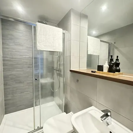Apartmán Modern Flat Riverside Views 2 Bedroom