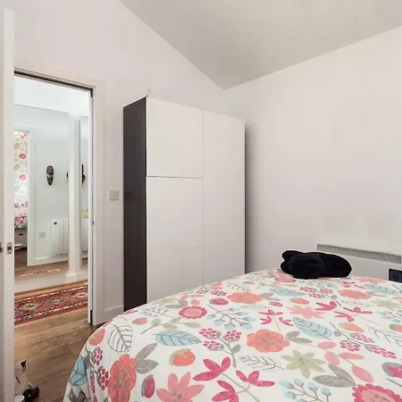 Spacious Duplex With Parking *