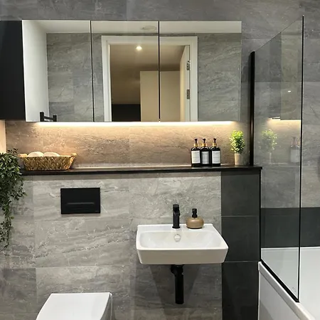 Luxury 2 Bedroom In Mcr- En-suite- Parking- Terrace- Gym *
