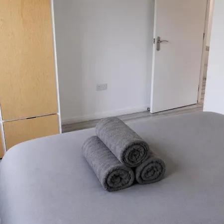 Bright Luxury Modern 3 Bed, 2 Bedroom - Secure Parking - Close To Centre And Old Trafford Διαμέρισμα