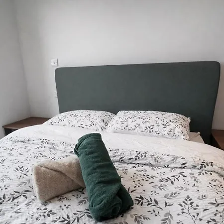 Industrial Luxe 2br Designer Flat Near Victoria *