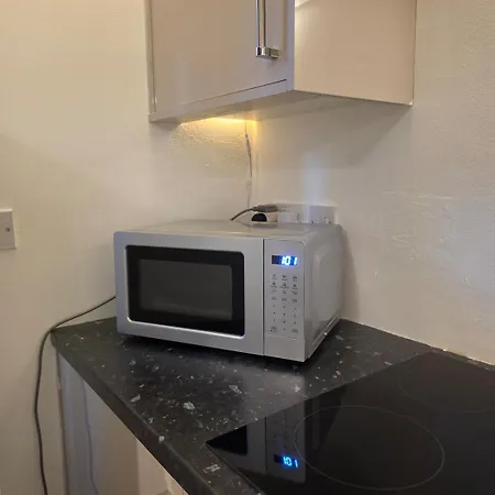 Cosy 2-bed Near Centre